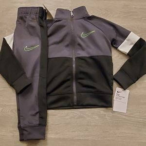 Boys Nike Set Size 4 NWT